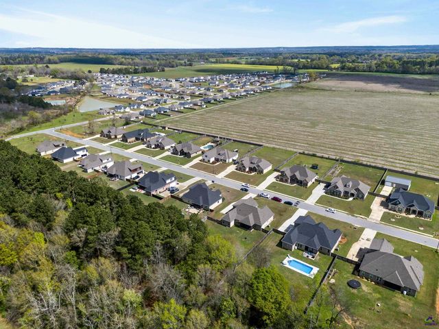 411 Stonegate Trail, Perry, GA 31069