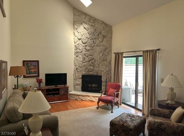 124 Sunrise Dr, Long Hill Twp., NJ 07933