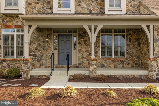 142 LEWIS WASHINGTON DR, Charles Town, WV 25414