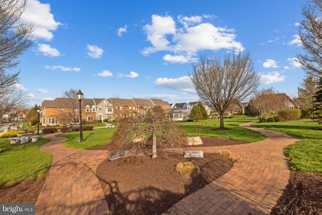 142 LEWIS WASHINGTON DR, Charles Town, WV 25414