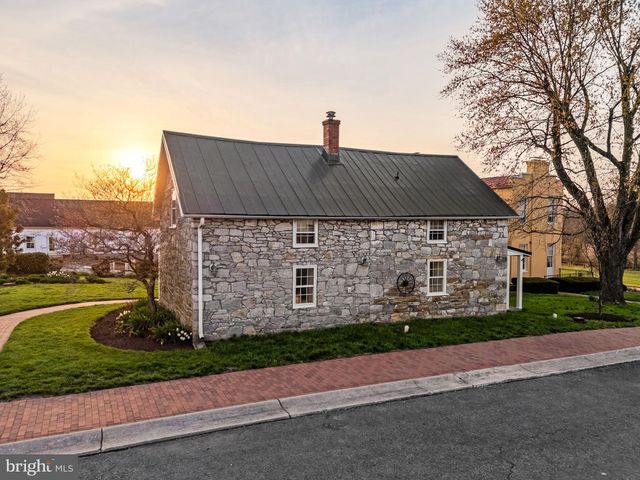 142 LEWIS WASHINGTON DR, Charles Town, WV 25414