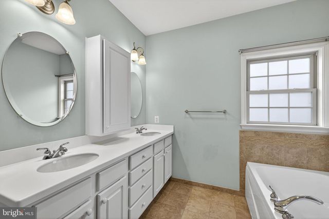 142 LEWIS WASHINGTON DR, Charles Town, WV 25414