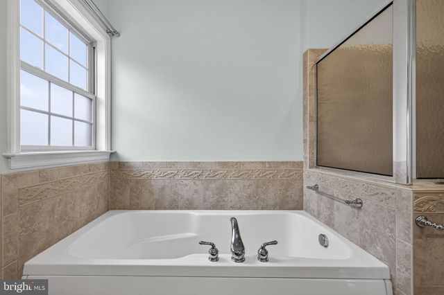 142 LEWIS WASHINGTON DR, Charles Town, WV 25414