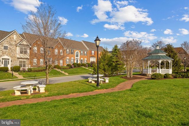 142 LEWIS WASHINGTON DR, Charles Town, WV 25414