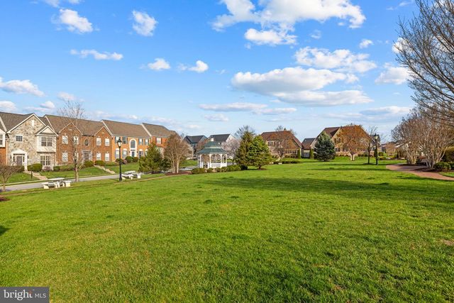 142 LEWIS WASHINGTON DR, Charles Town, WV 25414