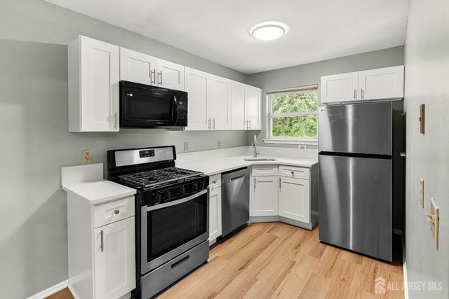 351 Ventnor Court, Piscataway, NJ 08854