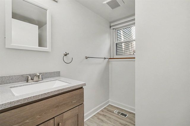 4029 Sunvalley Drive, Kalamazoo, MI 49008