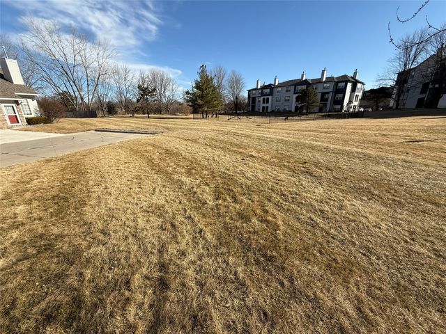 150 S Prairie View Drive 304, West Des Moines, IA 50266