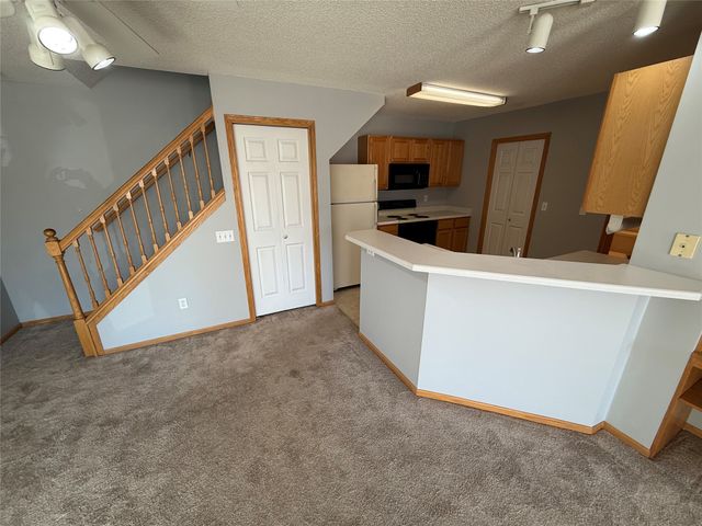 150 S Prairie View Drive 304, West Des Moines, IA 50266