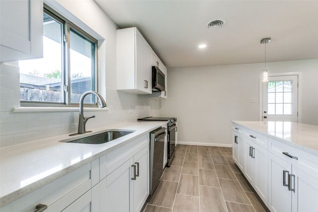 3517 Woodleigh Drive, Dallas, TX 75229