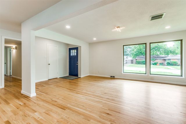3517 Woodleigh Drive, Dallas, TX 75229