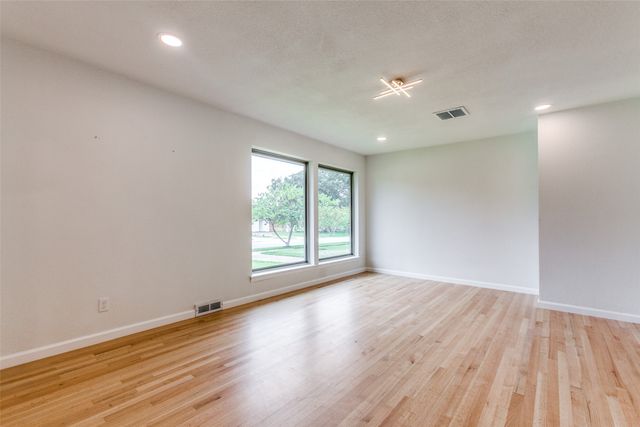 3517 Woodleigh Drive, Dallas, TX 75229