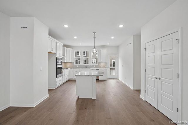 25421 Orwell Street, Novi, MI 48375
