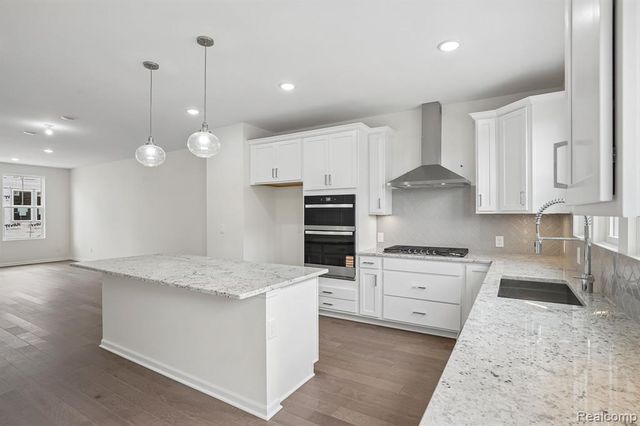 25421 Orwell Street, Novi, MI 48375