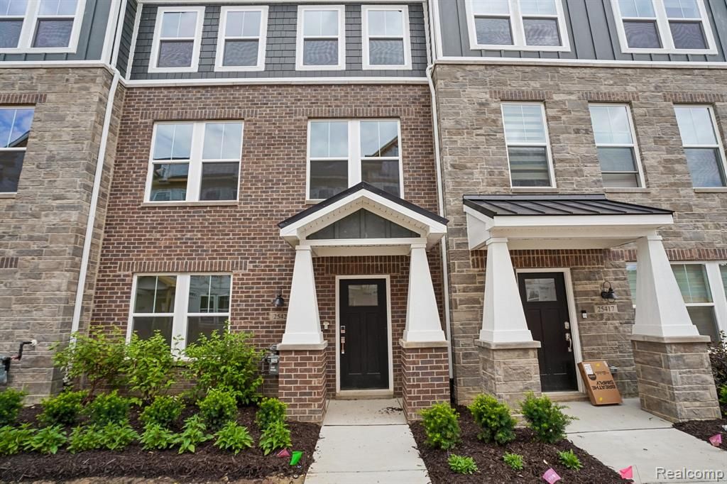25421 Orwell Street, Novi, MI 48375