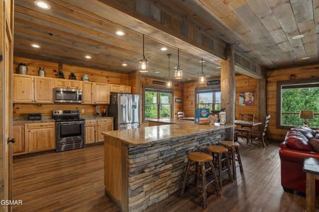 244 Stone Fence Lane, Gatlinburg, TN 37738