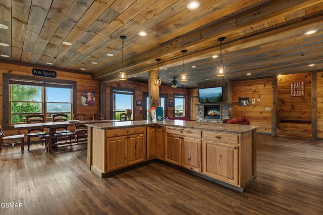 244 Stone Fence Lane, Gatlinburg, TN 37738