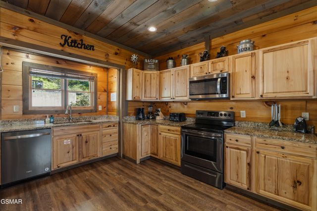 244 Stone Fence Lane, Gatlinburg, TN 37738