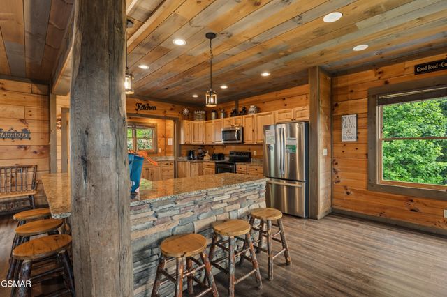 244 Stone Fence Lane, Gatlinburg, TN 37738