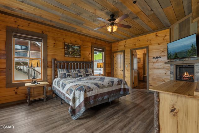 244 Stone Fence Lane, Gatlinburg, TN 37738