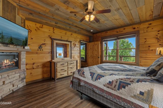 244 Stone Fence Lane, Gatlinburg, TN 37738