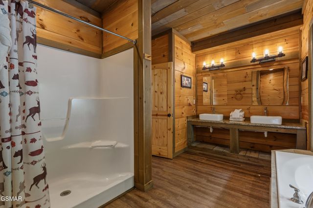 244 Stone Fence Lane, Gatlinburg, TN 37738