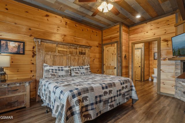244 Stone Fence Lane, Gatlinburg, TN 37738
