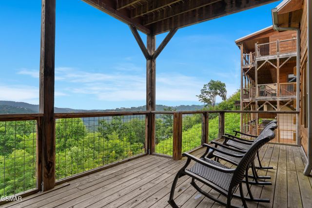 244 Stone Fence Lane, Gatlinburg, TN 37738