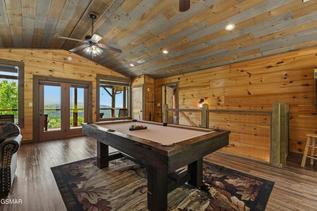 244 Stone Fence Lane, Gatlinburg, TN 37738