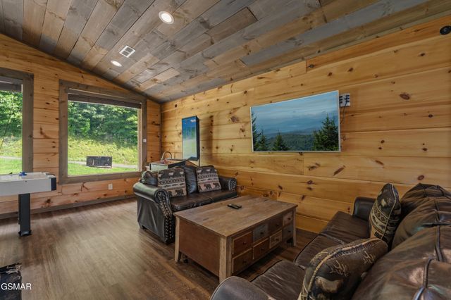 244 Stone Fence Lane, Gatlinburg, TN 37738