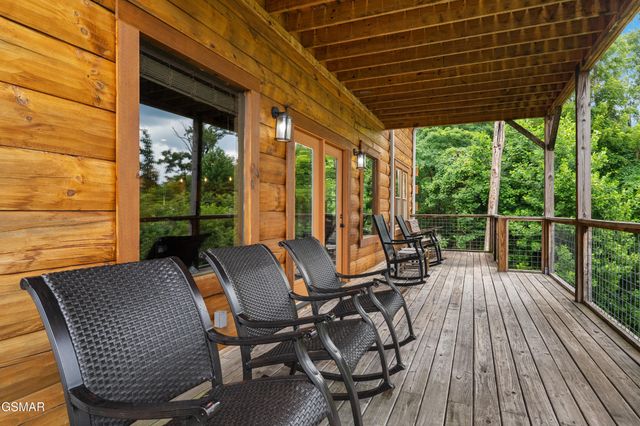 244 Stone Fence Lane, Gatlinburg, TN 37738