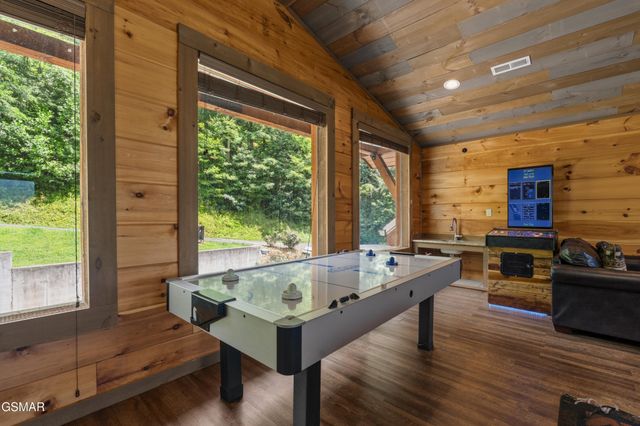 244 Stone Fence Lane, Gatlinburg, TN 37738