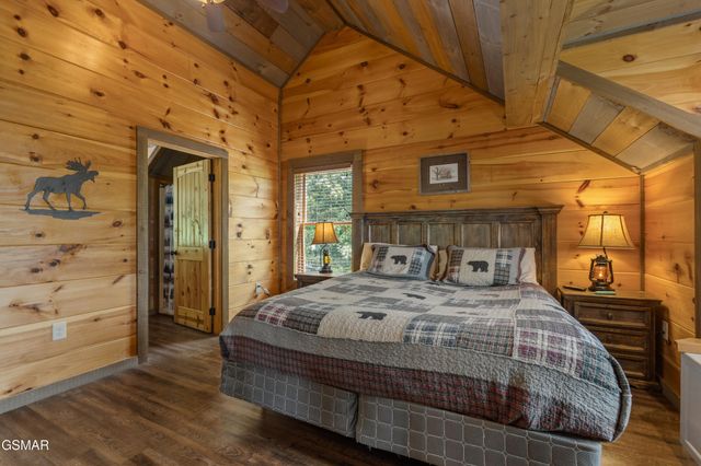 244 Stone Fence Lane, Gatlinburg, TN 37738