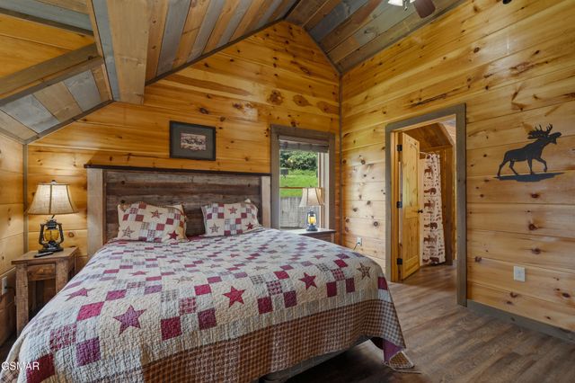 244 Stone Fence Lane, Gatlinburg, TN 37738