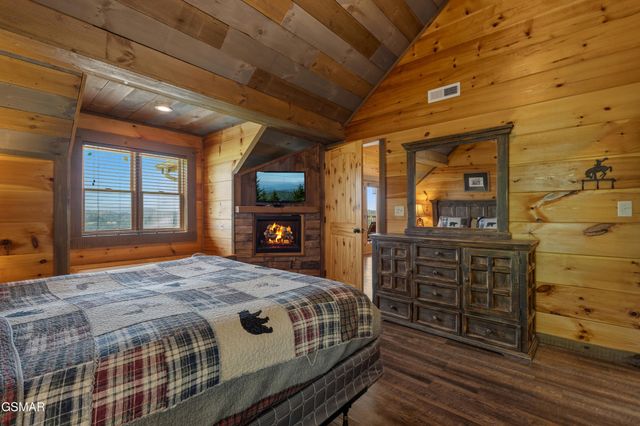 244 Stone Fence Lane, Gatlinburg, TN 37738