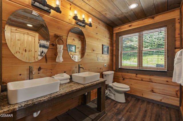 244 Stone Fence Lane, Gatlinburg, TN 37738