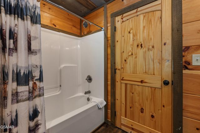 244 Stone Fence Lane, Gatlinburg, TN 37738
