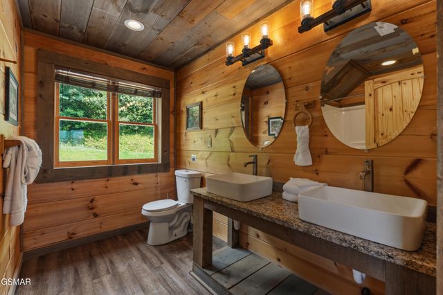 244 Stone Fence Lane, Gatlinburg, TN 37738