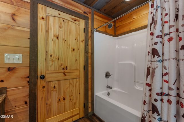 244 Stone Fence Lane, Gatlinburg, TN 37738