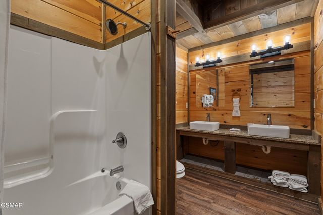 244 Stone Fence Lane, Gatlinburg, TN 37738