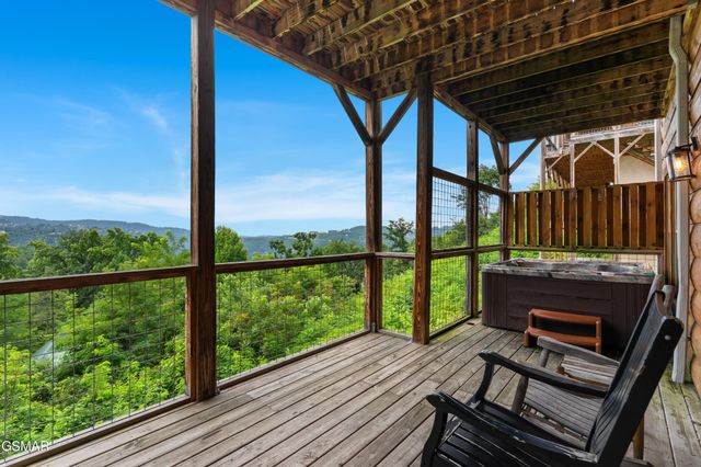 244 Stone Fence Lane, Gatlinburg, TN 37738