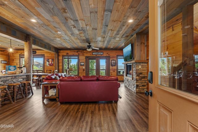 244 Stone Fence Lane, Gatlinburg, TN 37738