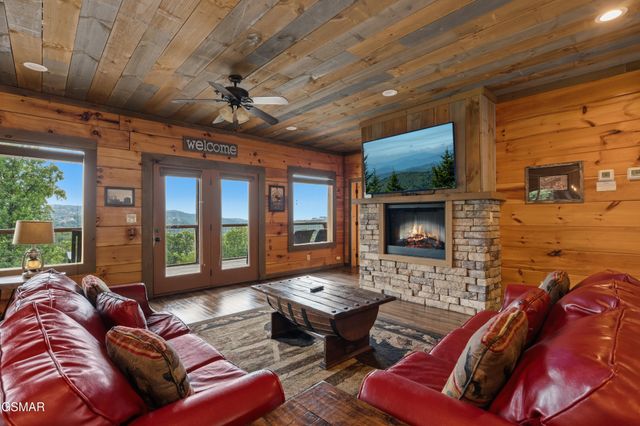 244 Stone Fence Lane, Gatlinburg, TN 37738