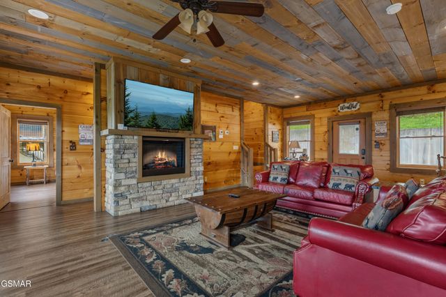 244 Stone Fence Lane, Gatlinburg, TN 37738