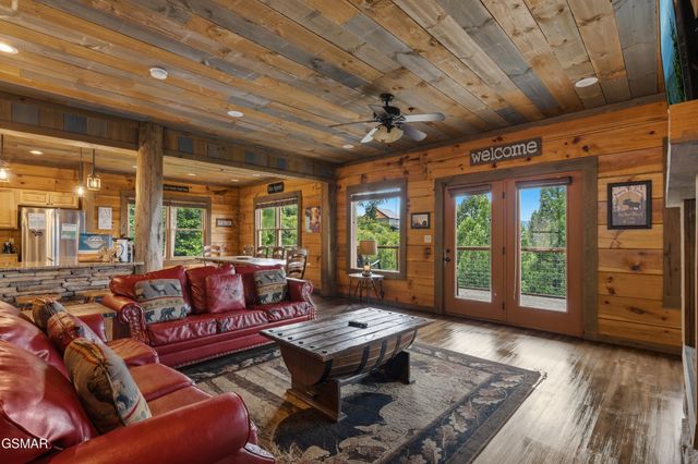 244 Stone Fence Lane, Gatlinburg, TN 37738