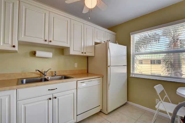 29 COLONIAL CLUB Drive 202, Boynton Beach, FL 33435