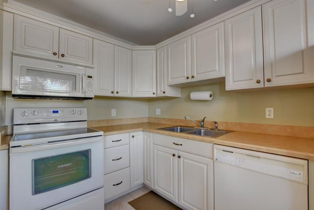 29 COLONIAL CLUB Drive 202, Boynton Beach, FL 33435