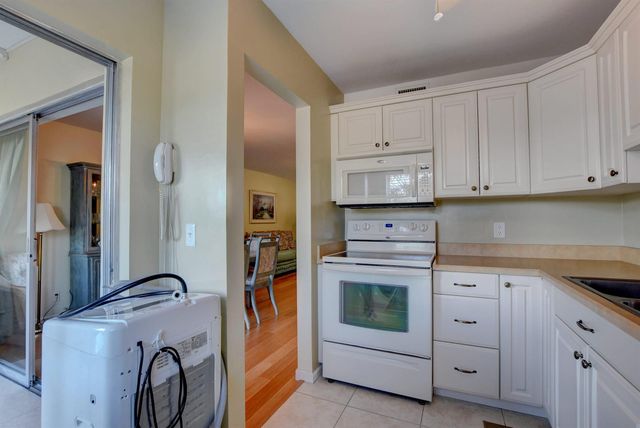 29 COLONIAL CLUB Drive 202, Boynton Beach, FL 33435