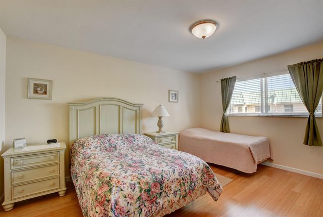 29 COLONIAL CLUB Drive 202, Boynton Beach, FL 33435