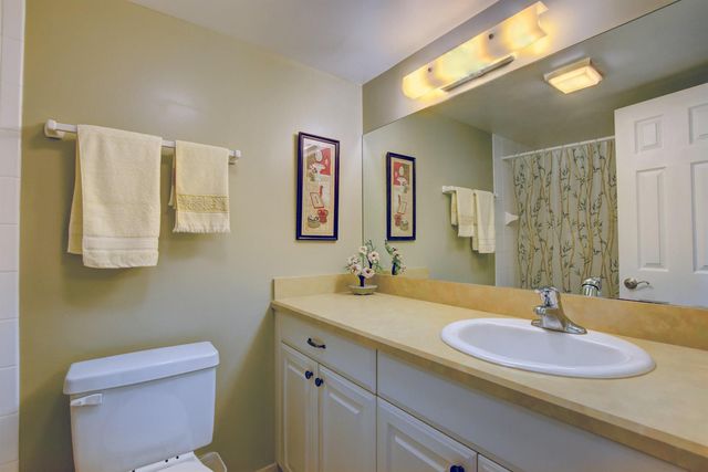 29 COLONIAL CLUB Drive 202, Boynton Beach, FL 33435
